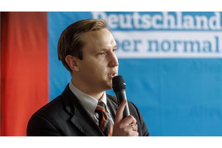 AfD-Nachwuchspolitiker Kevin Dorow wird doch nicht aus der Partei ausgeschlossen, muss dafür aber auf seine Ämter verzichten. (Archivbild)