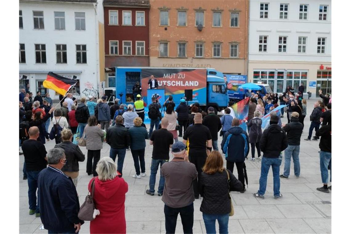Sachsen-Anhalt-Wahl: CDU-Politiker grenzen sich von AfD ab AfD-Wahlkampfveranstaltung in Weißenfels. CDU-Politiker distanzieren sich vor der Landtagswahl von der AfD. Foto: Sebastian Willnow/dpa-Zentralbild/dpa