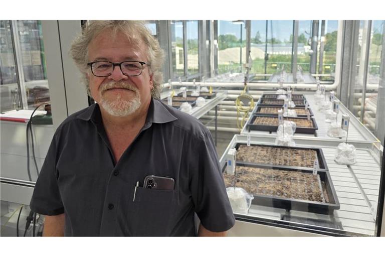 Agrarwissenschaftler Ralf Vögele erforscht mit Hilfe modernster Technik unter anderem die Robustheit von Pflanzen in Zeiten des Klimawandels.