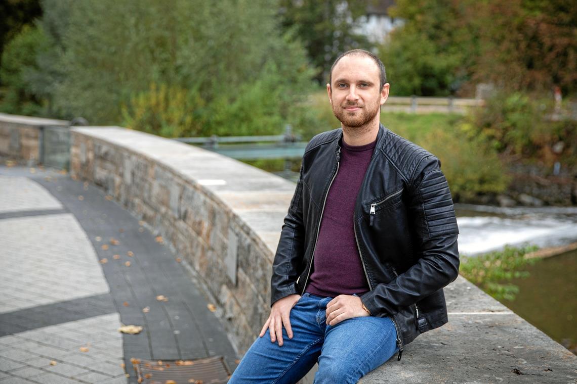 „Deutschland ist meine neue Heimat“ Ahmad Rami Salman hat trotz seiner Flucht bereits mit 27 Jahren seinen Masterabschluss in der Tasche und arbeitet in Backnang. Foto: A. Becher