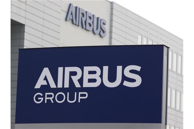 Airbus hat Boeing im Jahr 2019 als weltgrößten Flugzeugbauer abgelöst. Foto: Mohssen Assanimoghaddam/dpa