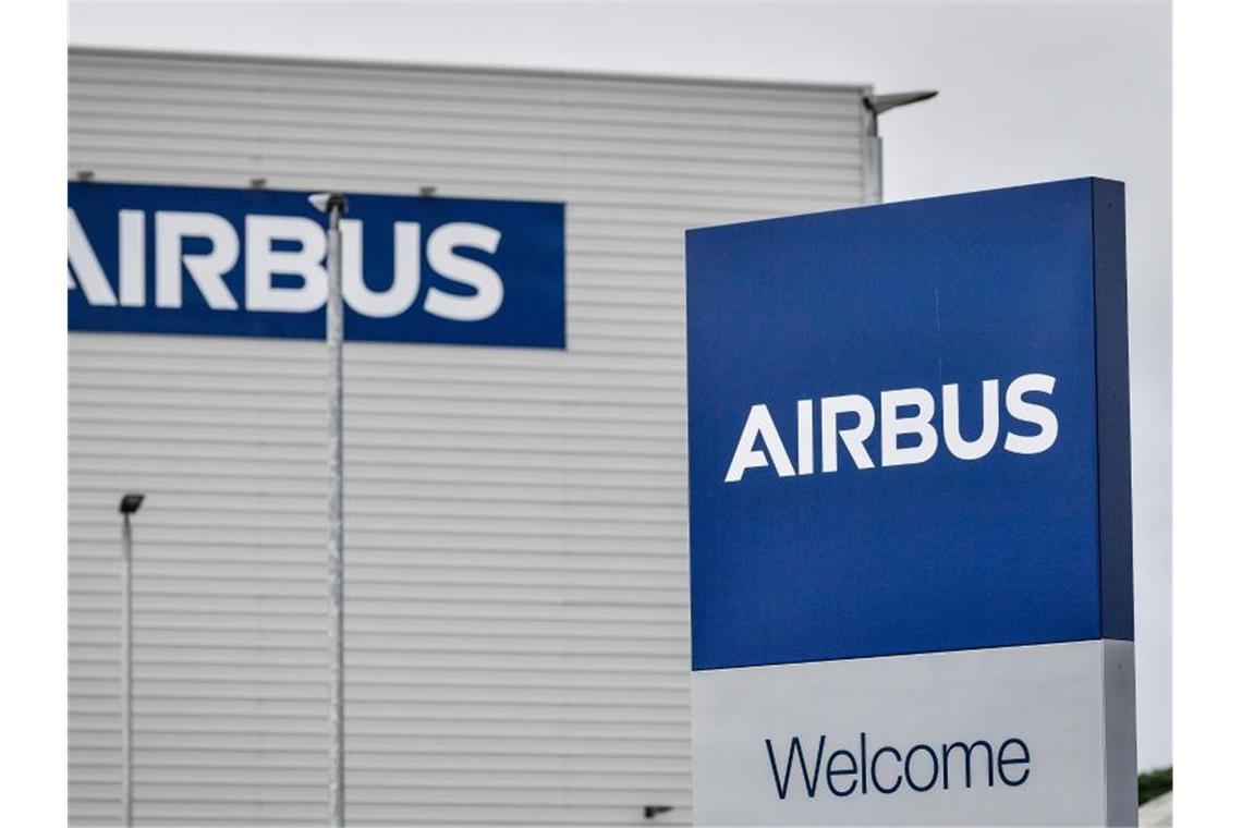 Bei Airbus stehen die Zeichen auf mehr Gewinn Airbus verzeichnet nach den ersten neun Monaten konzernweit einen bereinigten operativen Gewinn von knapp 3,4 Milliarden Euro. Foto: Ben Birchall/PA Wire/dpa