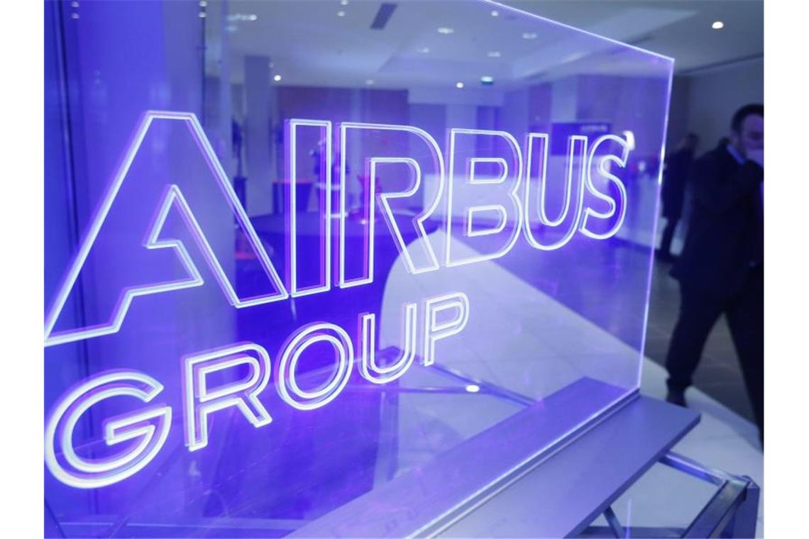 Halbes Jahrhundert in der Luft: Airbus feiert 50. Geburtstag Airbus zählt in Deutschland mit mehr als 46.000 Beschäftigten an 27 Standorten zu den größten Arbeitgebern. Foto: Guillaume Horcajuelo/EPA