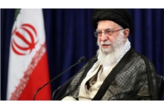 Ajatollah Ali Chamenei, Oberster Führer und geistliches Oberhaupt des Iran. Das iranische Außenministerium weist Spekulationen über eine Zusammenarbeit mit Nordkorea im nuklearen Bereich zurück.