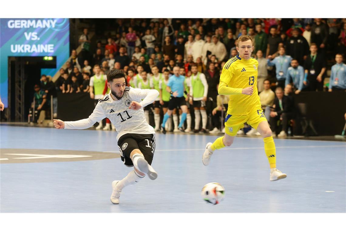 Futsal-Fans feiern deutsches Team trotz Niederlage gegen Ukraine Ak trifft zum 3:5.