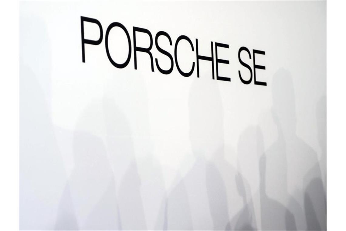 Aktionäre der VW-Holding Porsche SE müssen im Streit um mögliche Schadenersatzansprüche wegen des Dieselskandals weiter auf eine Entscheidung warten. Foto: Lino Mirgeler/dpa