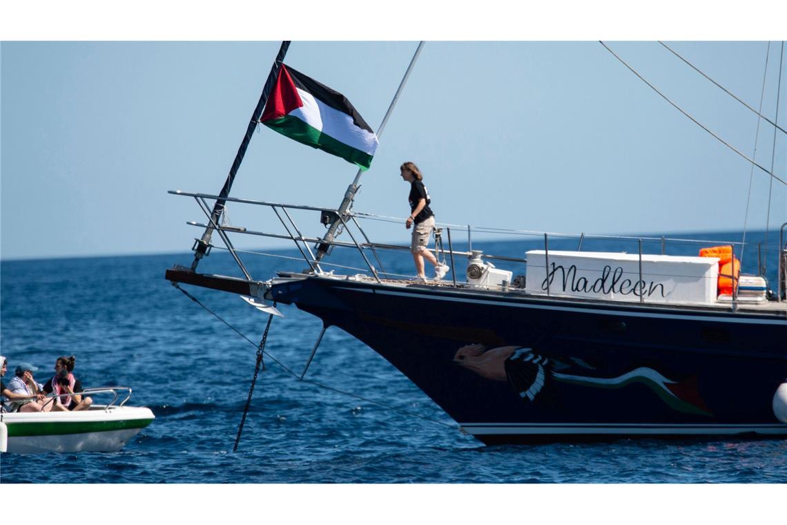 Israels Armee forciert Gaza-Einsatz - Ringen um Feuerpause Aktivisten um Greta Thunberg wollen mit Hilfsgütern nach Gaza segeln.