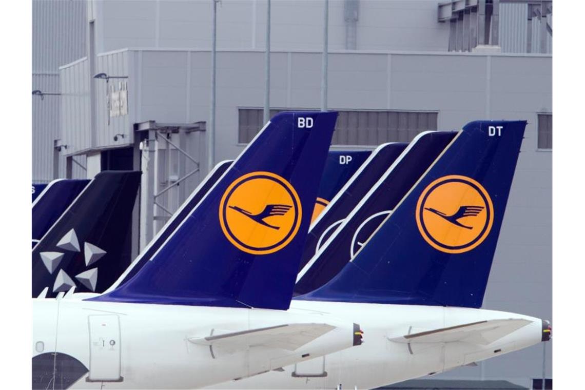 Zu viele Piloten krank: Lufthansa streicht Flüge Aktuell abgesagt sind in der Zeit vom 23. bis 26. Dezember sechs Flugpaare aus Hin-und Rückflug - vor allem US-Ziele sind betroffen. Foto: Soeren Stache/dpa