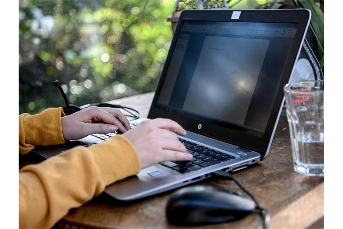 Aktuell arbeitet jeder vierte Berufstätige ausschließlich im Homeoffice, wie eine repräsentative Befragung ergab. Foto: Britta Pedersen/dpa-Zentralbild/dpa