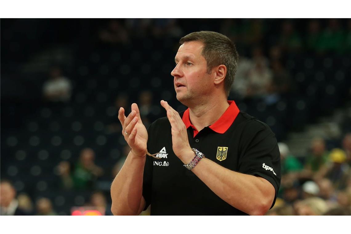 Alan Ibrahimagic applaudiert im Spiel.