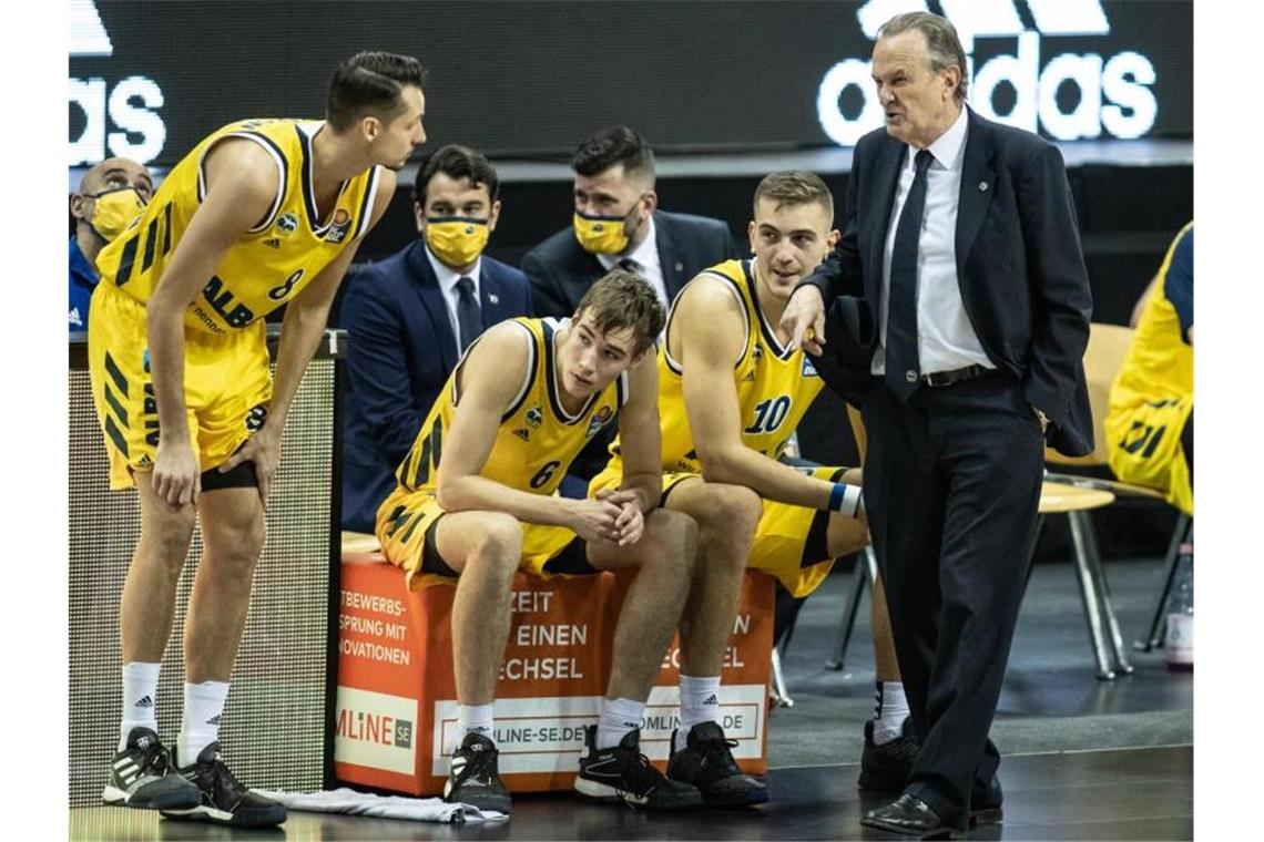 Alba Berlin hat das Topspiel in Oldenburg gewonnen. Foto: Andreas Gora/dpa