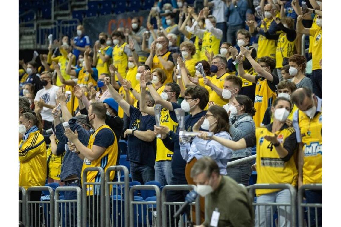 Alba Berlin kann im Finale auf die Unterstützung der Fans zählen. Foto: Andreas Gora/dpa