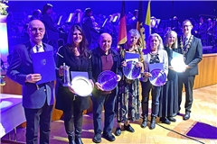 Albert Lang, Ingrid Beerkircher, Umberto Guancialino, Helga Wilke, Pia Täpsi-Kleinpeter und Annedore Bauer-Lachenmaier (von links) haben von OB Maximilian Friedrich eine Ehrung erhalten. Foto: Tobias Sellmaier