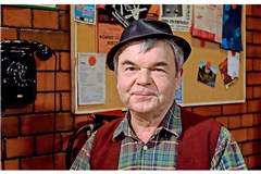 Albin Braig spielte in 172 Sketchen den Amtsboten Hannes.