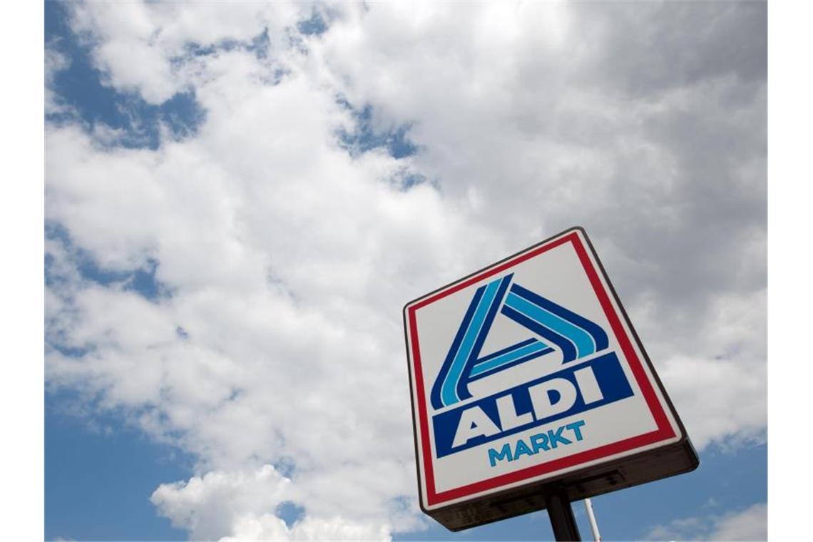 Aldi will sich in Frankfreich auch besser gegen den Konkurrenten Lidl aufstellen. Foto: Friso Gentsch/dpa/Archivbild/Symbolbild