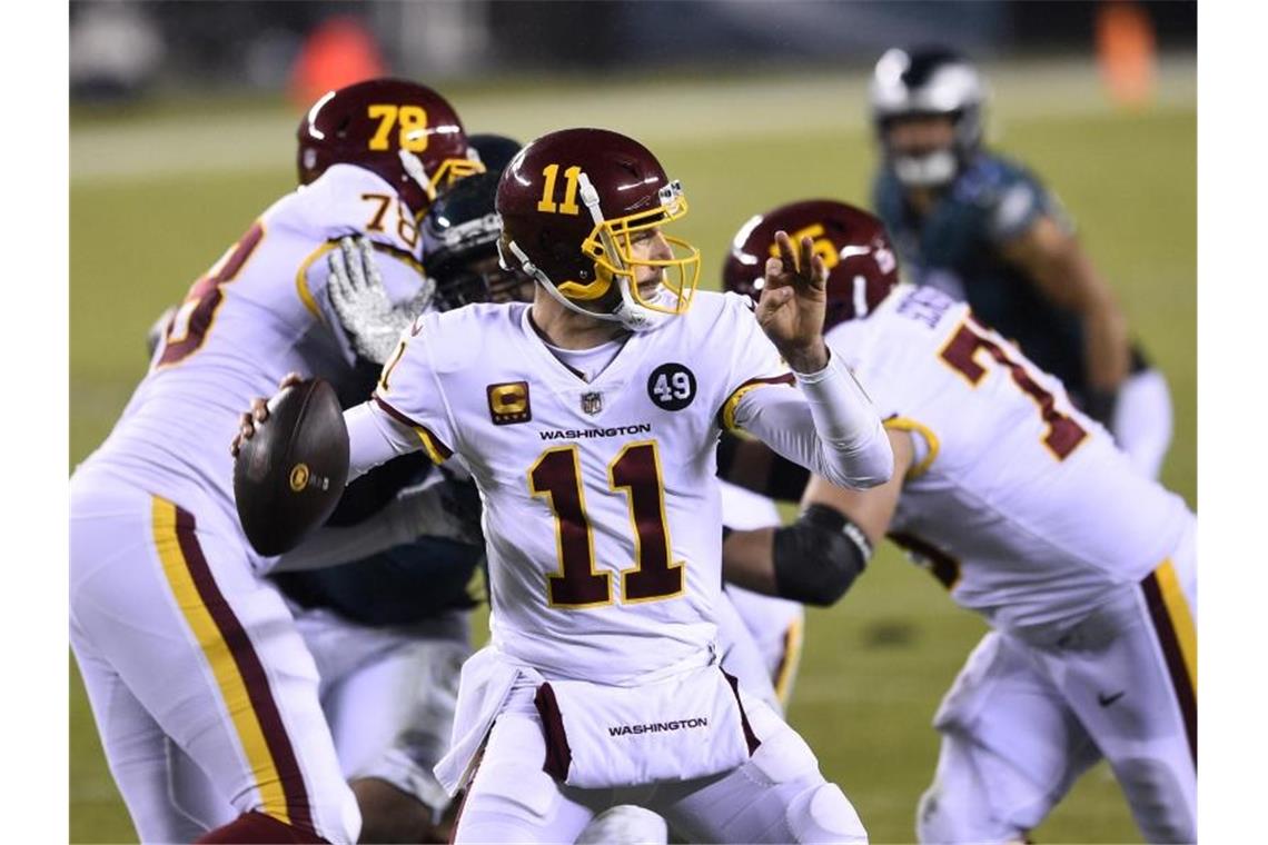 Alex Smith vom Washington Football Team in Aktion. Sein Team siegte 20:14 bei Ex-Champion Philadelphia. Foto: Derik Hamilton/FR170553 AP/dpa