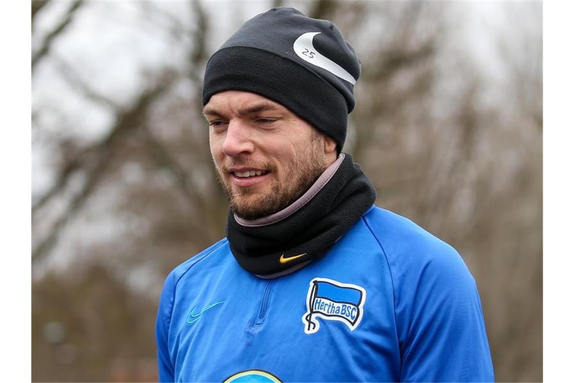 SV Sandhausen verpflichtet früheren Bundesligaprofi Esswein Alexander Esswein verlässt das Trainingsgelände. Foto: Andreas Gora/dpa/Archivbild