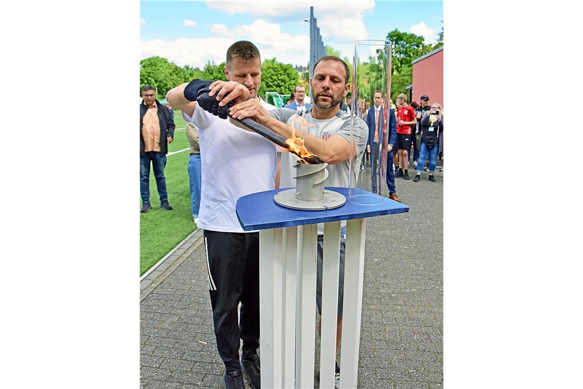 Alexander Fangmann (links), Kapitän der deutschen Blindenfußballnationalmannscha...
