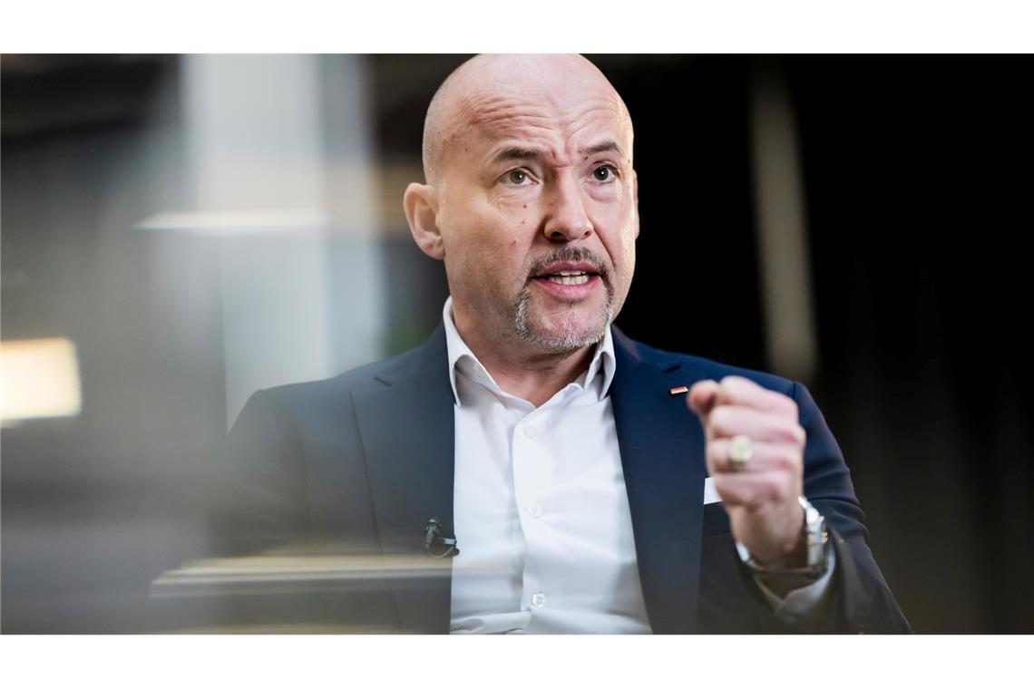 Alexander Hoffmann meint: Europa müsse "auf der ganzen Klaviatur" der Verteidigungsfähigkeit spielen.