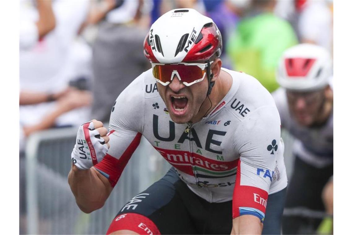 Buchmann nach Sturzfestival erleichtert - Degenkolb raus Alexander Kristoff bejubelt seinen Sieg. Foto: Thibault Camus/Pool AP/dpa