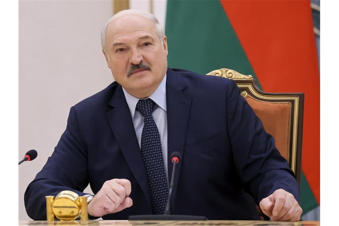 Russland hilft Lukaschenko mit neuem Kredit Alexander Lukaschenko beklagte sich bei Putin über den wachsenden Druck des Westens. Foto: Sergei Shelega/BelTA/AP/dpa