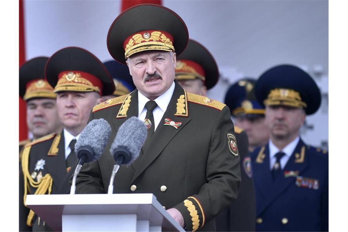 Lukaschenko lässt vor Wahl weiteren Gegner verhaften Alexander Lukaschenko gilt als der „letzte Diktator Europas“. Foto: Sergei Gapon/Pool AFP/AP/dpa
