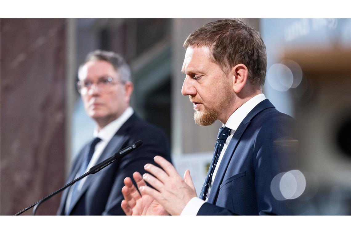 Wirtschaftskrise: Länder fordern "kraftvolles Umsteuern" Alexander Schweitzer aus Rheinland-Pfalz für die SPD-Länder, Michael Kretschmer (CDU) aus Sachsen als Vorsitzender der Ministerpräsidentenkonferenz: In vielen Zielen sind sie sich einig.