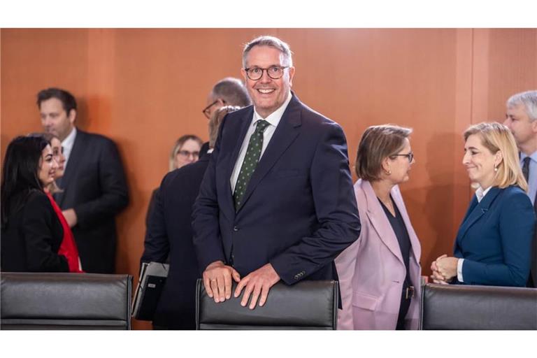 Alexander Schweitzer (SPD) bei seiner ersten Teilnahme an einer Kabinettssitzung im Kanzleramt.