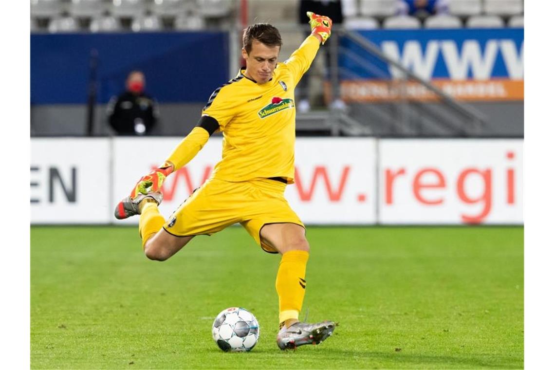 Hertha holt Keeper Schwolow aus Freiburg: „Passt ins Profil“ Alexander Schwolow in Aktion. Foto: Tom Weller/dpa/Archivbild