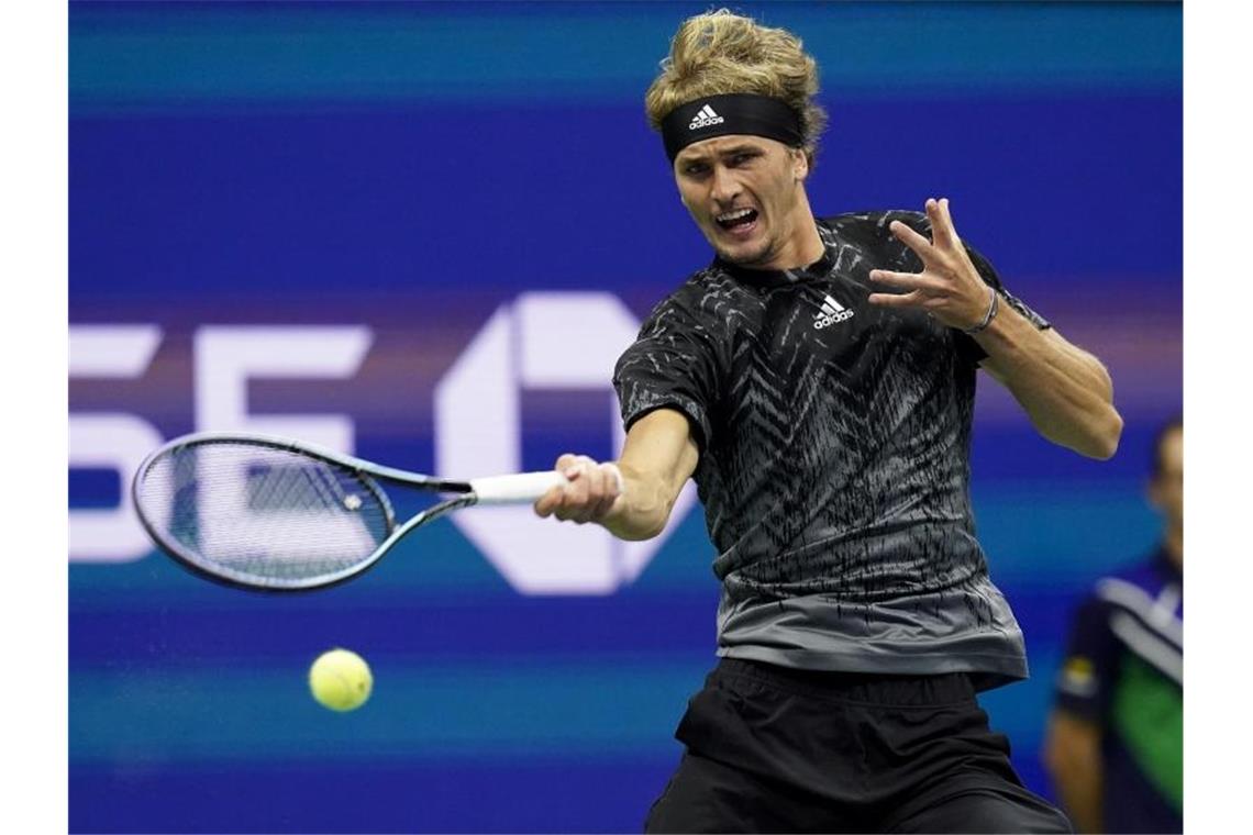 Alexander Zverev (Deutschland) retourniert einen Schlag. Foto: Frank Franklin II/AP/dpa