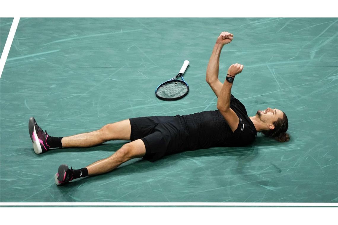 Bilder des Tages Alexander Zverev feiert nach seinem Sieg gegen den Russen Daniil Medvedev.
