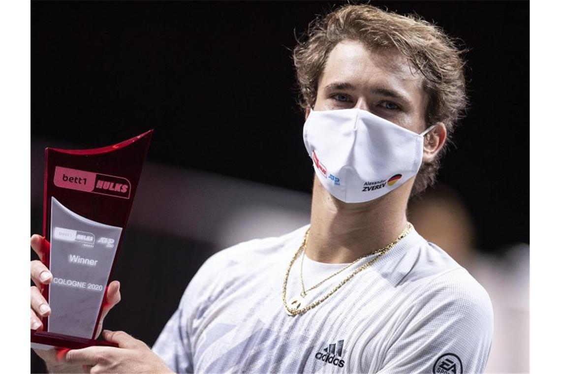 Zverev glücklich über Tennis-Titel in Köln Alexander Zverev gewann in Köln seinen ersten Titel in diesem Jahr. Foto: Marius Becker/dpa