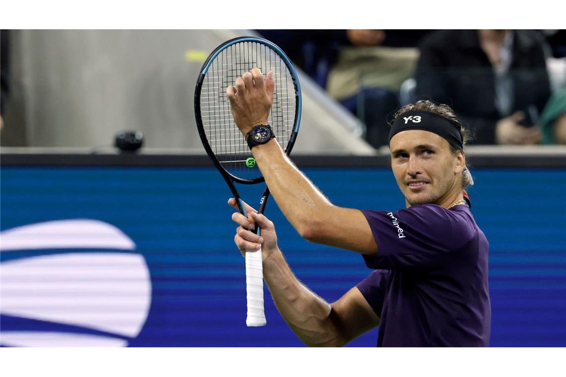Mit Rückenschmerzen: Zverev möchte Spielverderber werden Alexander Zverev hat in New York die dritte Runde erreicht.