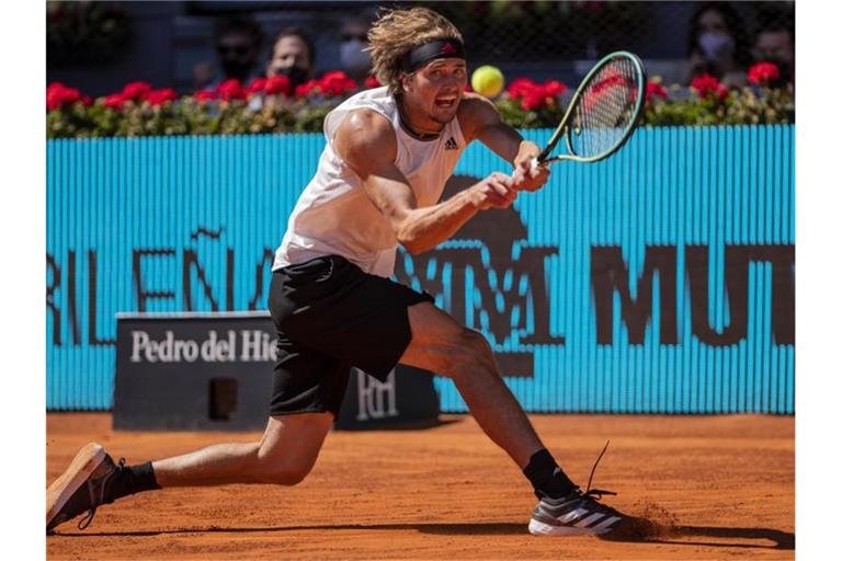 Alexander Zverev hat sich im Viertelfinale von Madrid gegen Rafael Nadal durchgesetzt. Foto: Bernat Armangue/AP/dpa