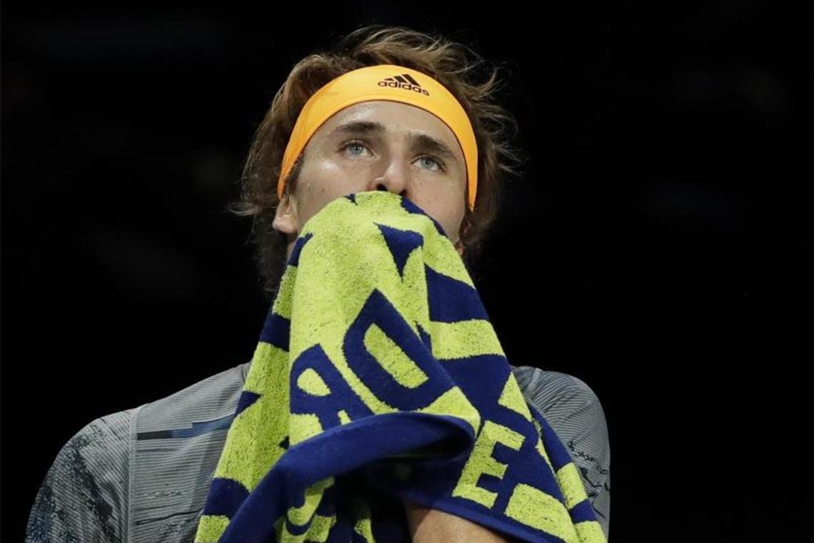 Alexander Zverev hatte gegen Stefanos Tsitsipas keine Chance. Foto: Kirsty Wigglesworth/AP/dpa