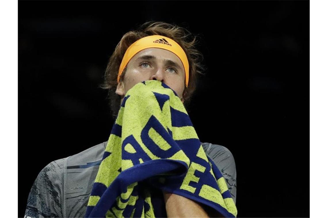 Alexander Zverev hatte gegen Stefanos Tsitsipas keine Chance. Foto: Kirsty Wigglesworth/AP/dpa