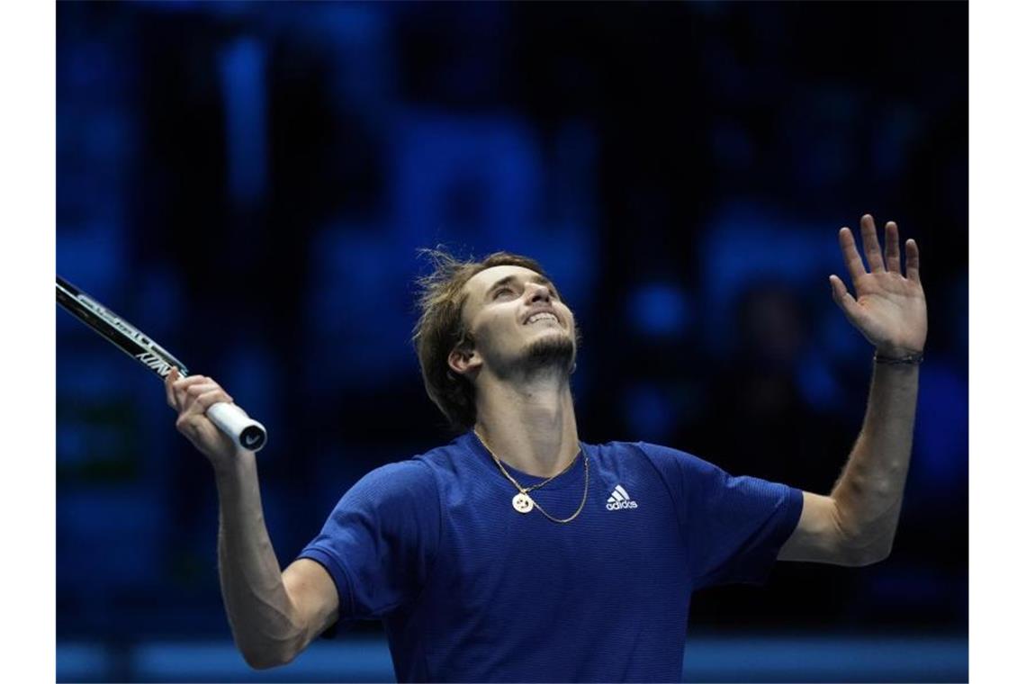 Nach Sieg über Djokovic: Zverev mit Titelchance in Turin Alexander Zverev konnte seinen Coup von den Sommerspielen Tokio wiederholen. Foto: Luca Bruno/AP/dpa