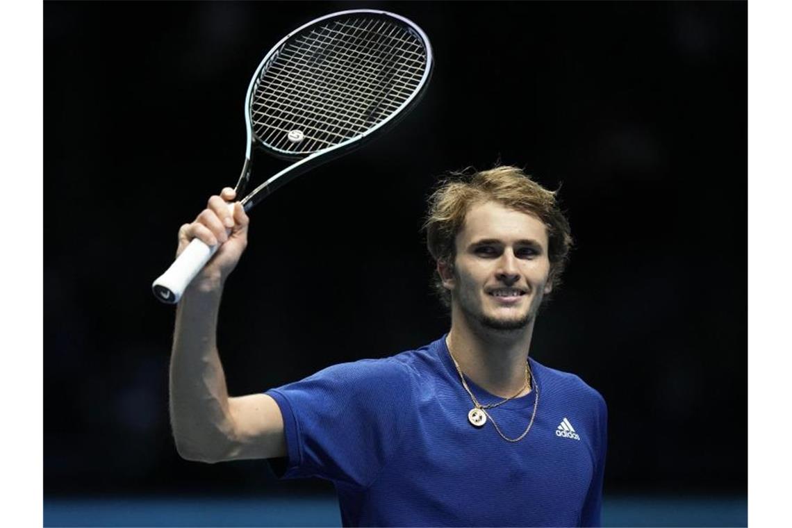 Zverev gereift: Besser mit Medien und Druck umgehen Alexander Zverev peilt 2022 seinen ersten Triumph bei einem Grand-Slam-Turnier an. Foto: Luca Bruno/AP/dpa