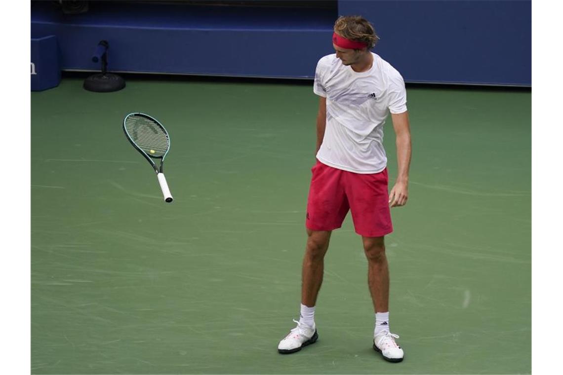 „Reifeprüfung“ bestanden - Zverev will ins US-Open-Finale Alexander Zverev reagiert während des Spiels. Als erster deutscher Tennisprofi seit Boris Becker vor einem Vierteljahrhundert hat Zverev die Chance auf das Endspiel. Foto: Seth Wenig/AP/dpa