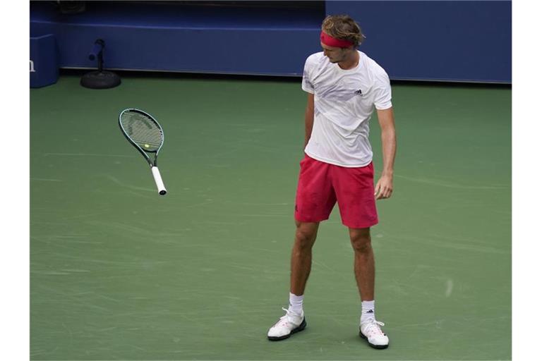 Alexander Zverev reagiert während des Spiels. Als erster deutscher Tennisprofi seit Boris Becker vor einem Vierteljahrhundert hat Zverev die Chance auf das Endspiel. Foto: Seth Wenig/AP/dpa