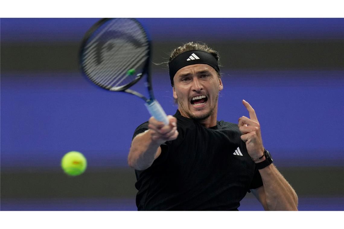 Alexander Zverev schafft es mit einiger Mühe in die nächste Runde von Shanghai.
