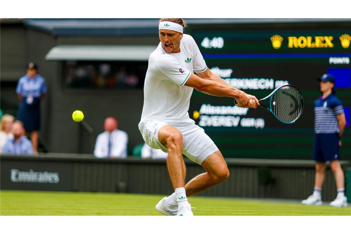 Alexander Zverev schied im vergangenen Jahr beim Rasenklassiker bereits in der ersten Runde aus. (Archivbild)