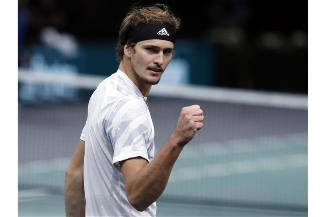 Alexander Zverev trifft im Finale von Paris auf den Russen Daniil Medwedew. Foto: Thibault Camus/AP/dpa