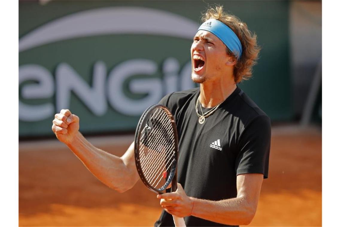 Alexander Zverev trifft im Viertelfinale der French Open auf Novak Djokovic. Foto: Michel Euler/AP