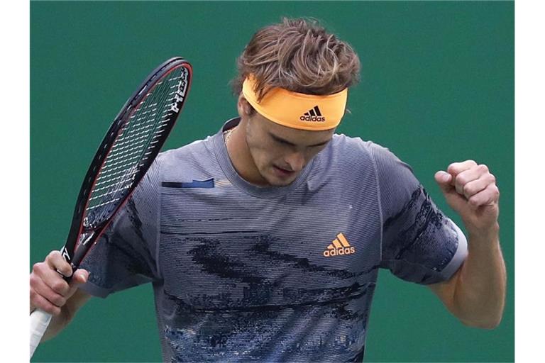 Alexander Zverev trifft jetzt in Shanghai auf Roger Federer. Foto: Andy Wong/AP/dpa