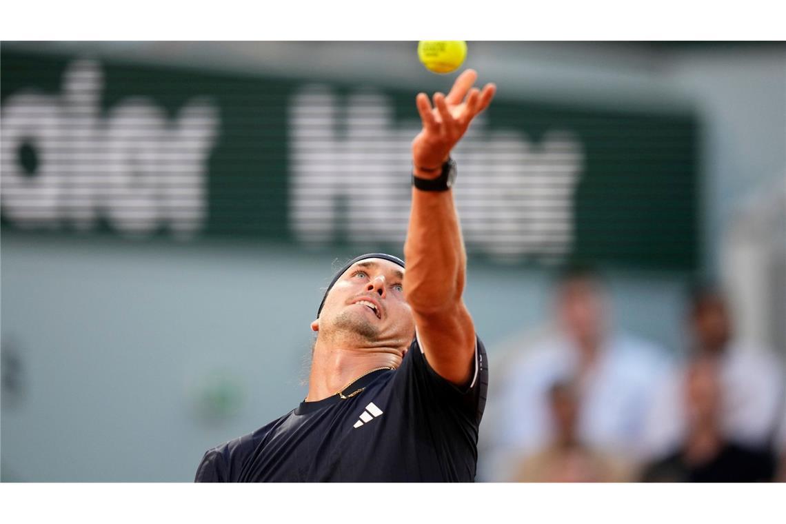 Alexander Zverev und der Ball.