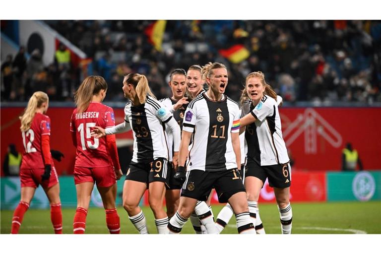 Alexandra Popp brachte die DFB-Frauen gegen Dänemark in Führung.
