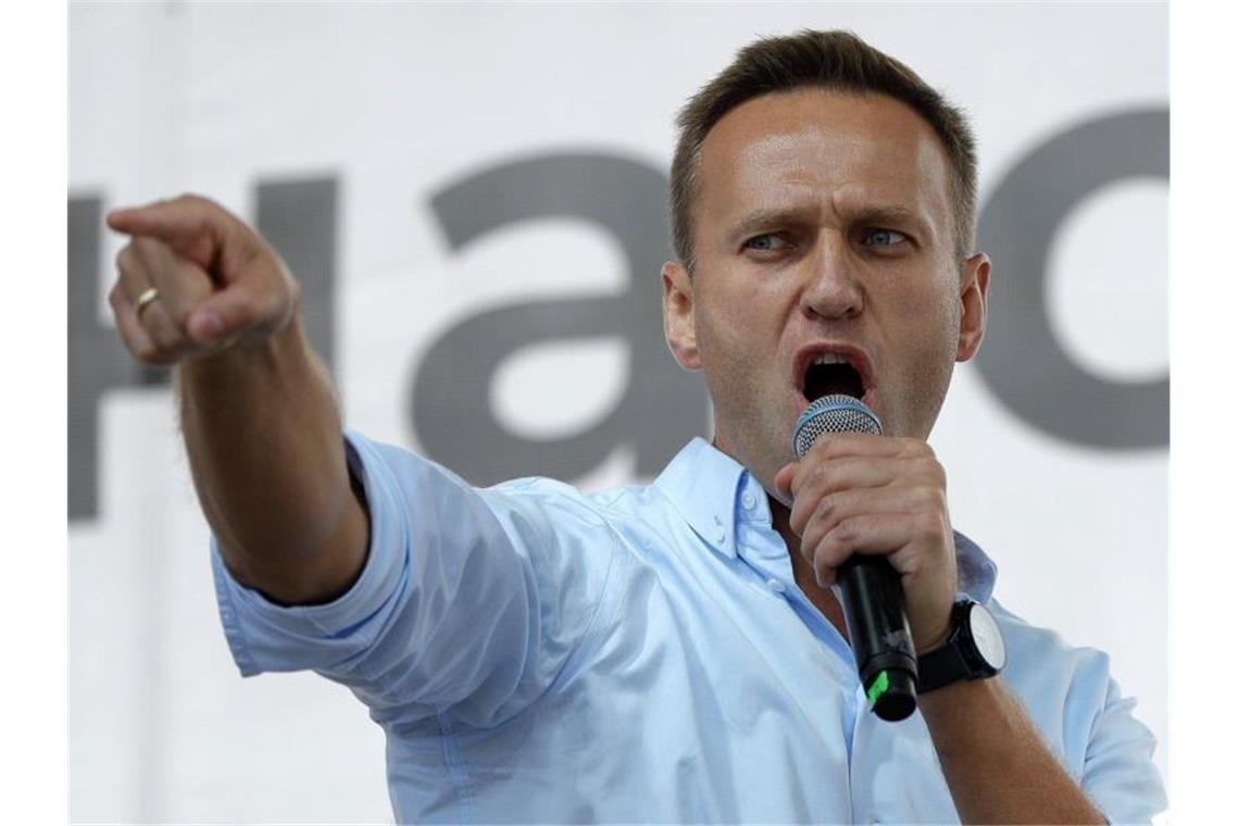 Alexej Nawalny, Oppositionsführer aus Russland, bei einem Protest in Moskau. Foto: Pavel Golovkin/AP/dpa