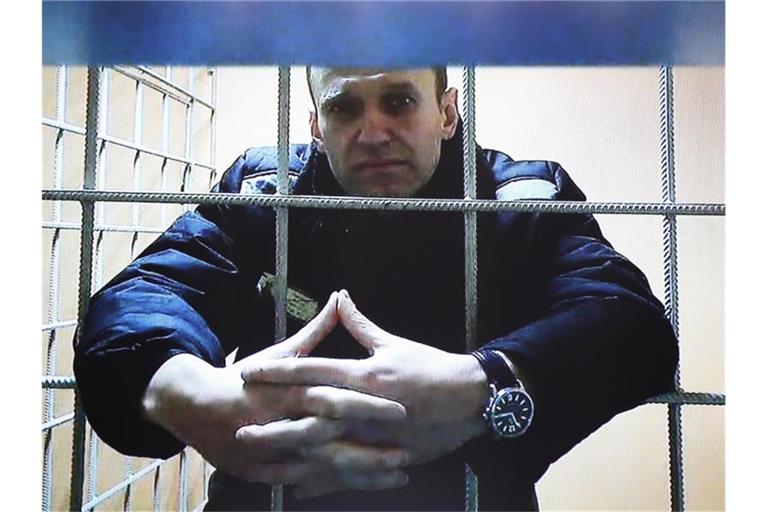 Alexej Nawalny wird während einer Gerichtsverhandlung im vergangenen Dezember per Video aus dem Gefängnis zugeschaltet. Foto: Evgeny Feldman/Meduza/AP/dpa