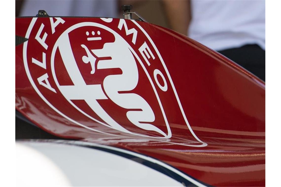 Alfa Romeo hat als erster Rennstall der Formel 1 einen Chinesen als Stammfahrer verpflichtet. Foto: Sebastian Gollnow/dpa